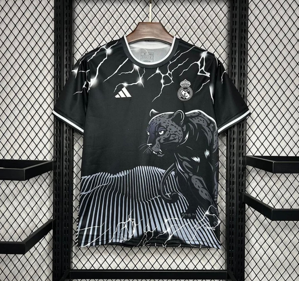 REAL MADRID - MAILLOT CONCEPT 24/25
