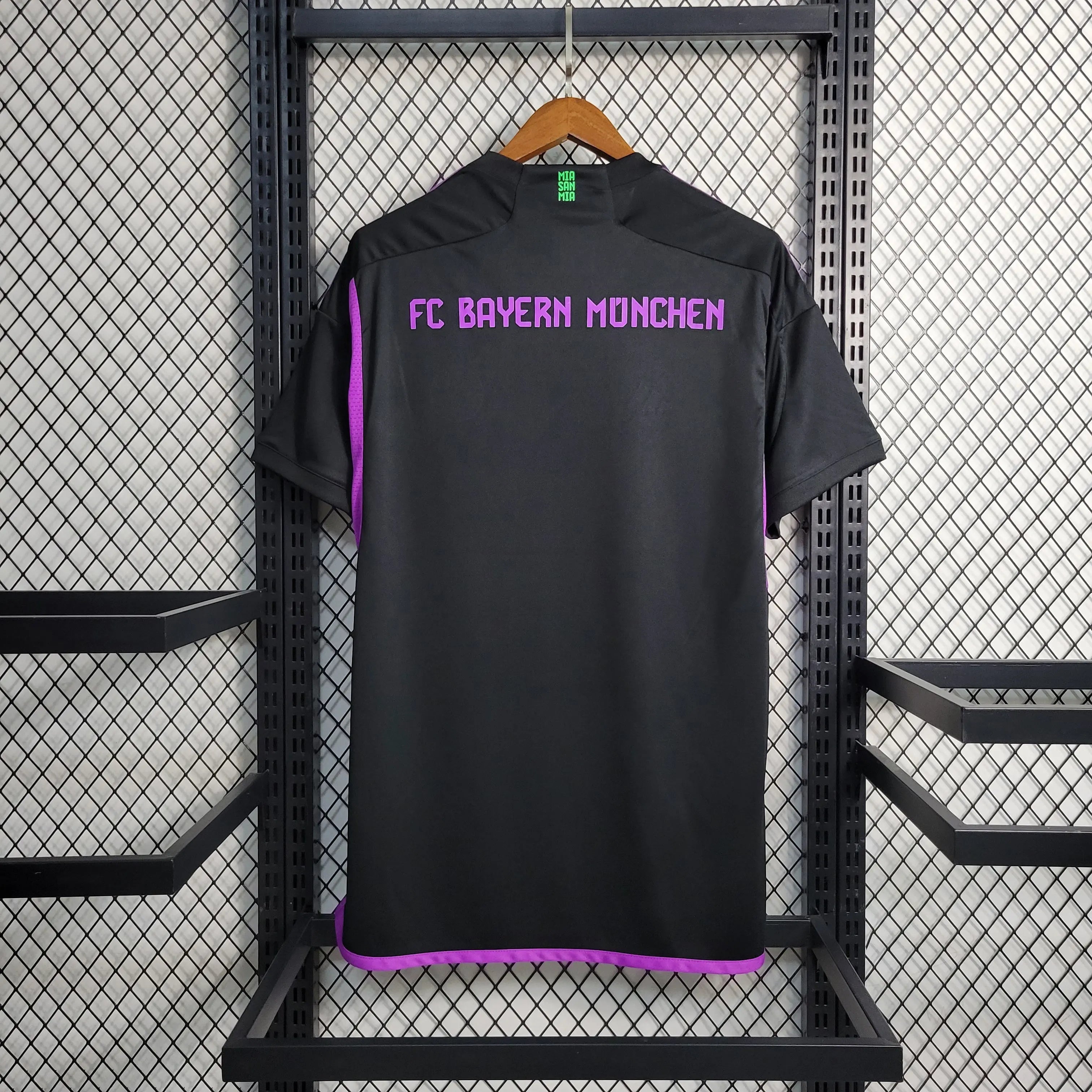 FC BAYERN - MAILLOT EXTÉRIEUR 23/24
