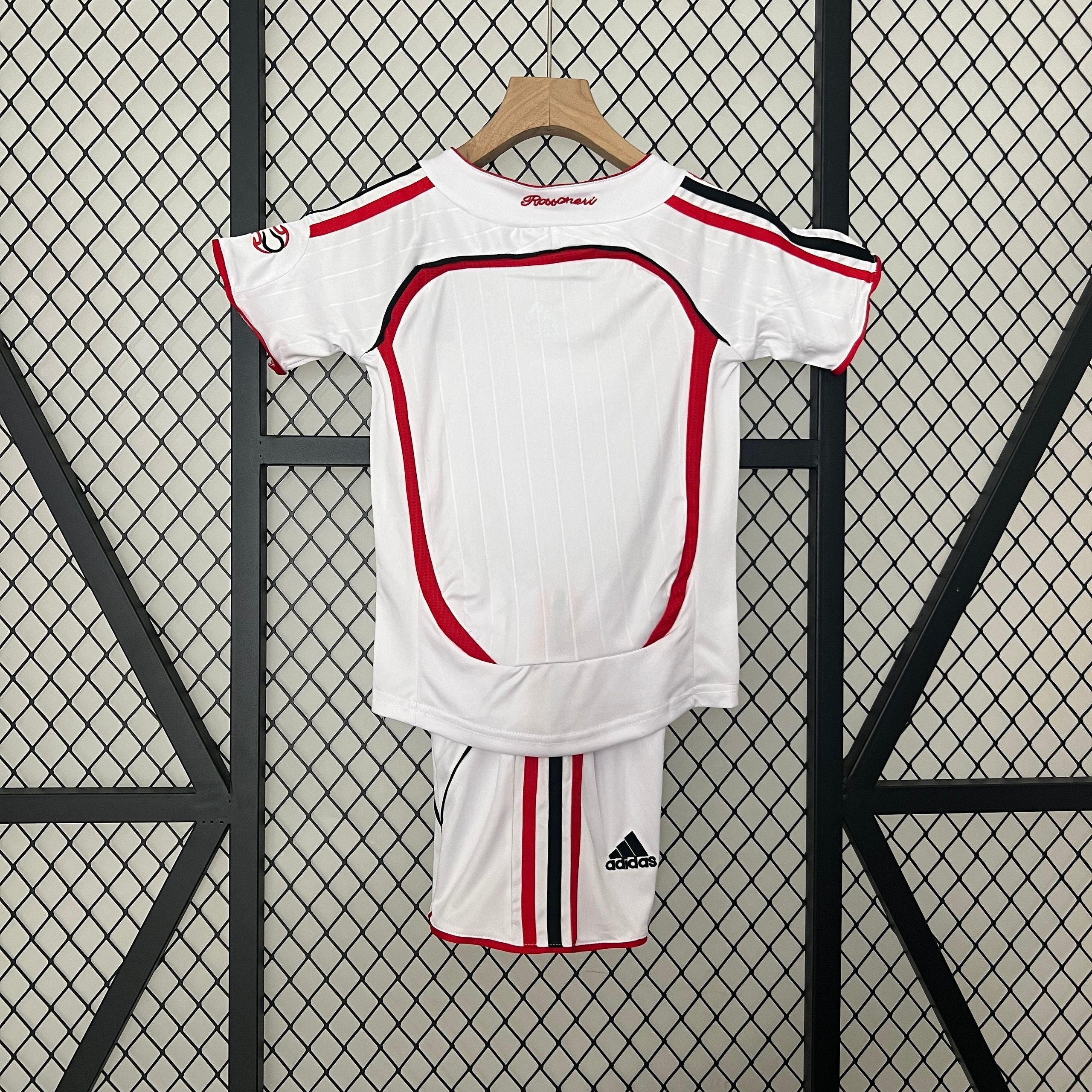 AC MILAN - ENSEMBLE ENFANT EXTÉRIEUR RETRO 06/07