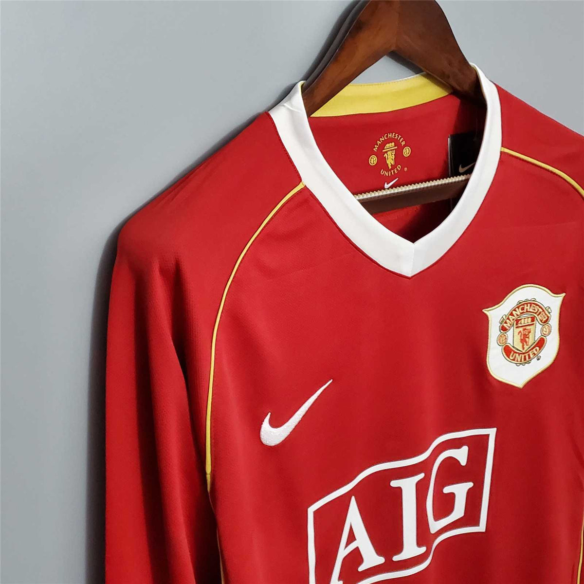 MANCHESTER UNITED - LONG-SLEEVED RETRO HOME SHIRT 06/07