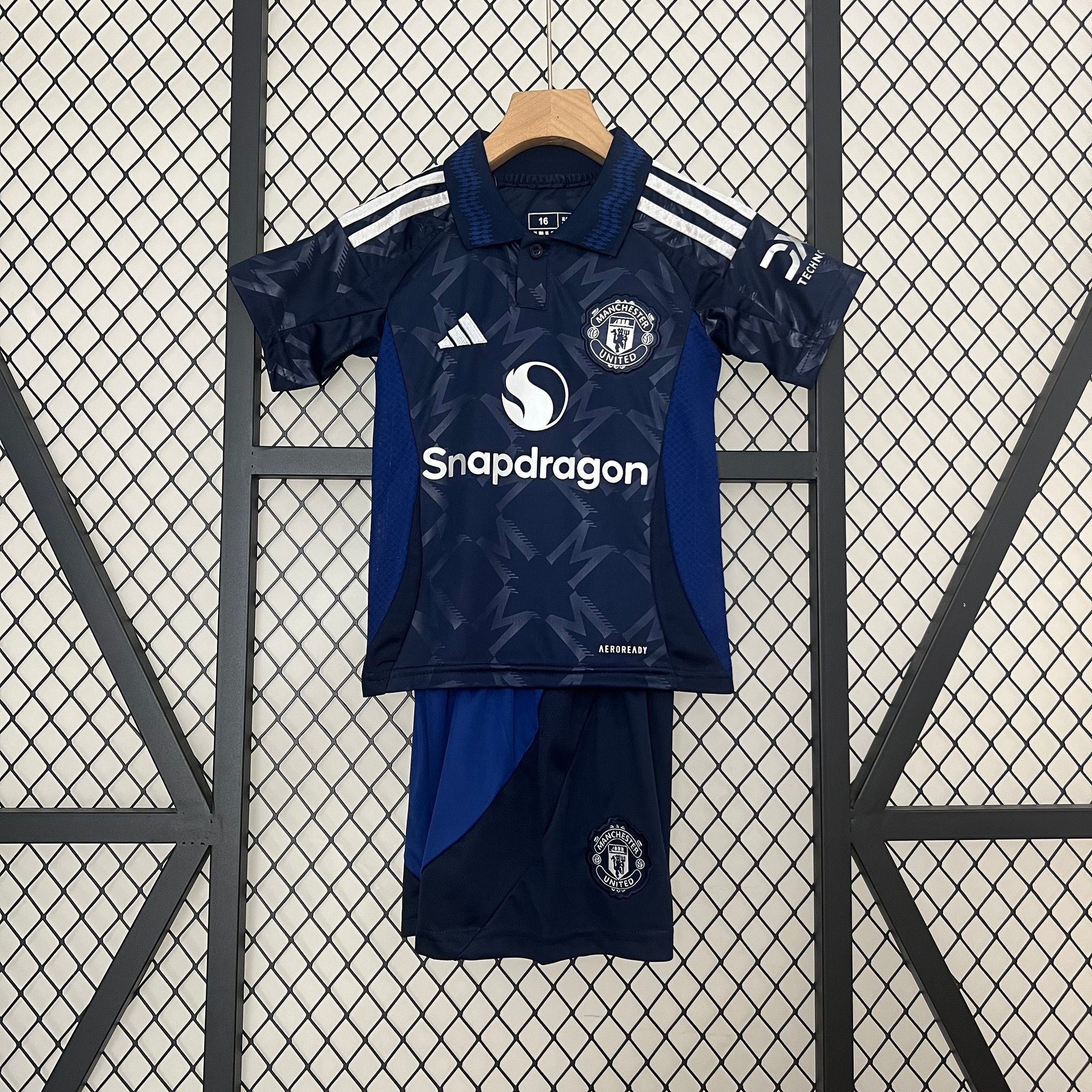 MANCHESTER UNITED - ENSEMBLE ENFANT EXTÉRIEUR 24/25