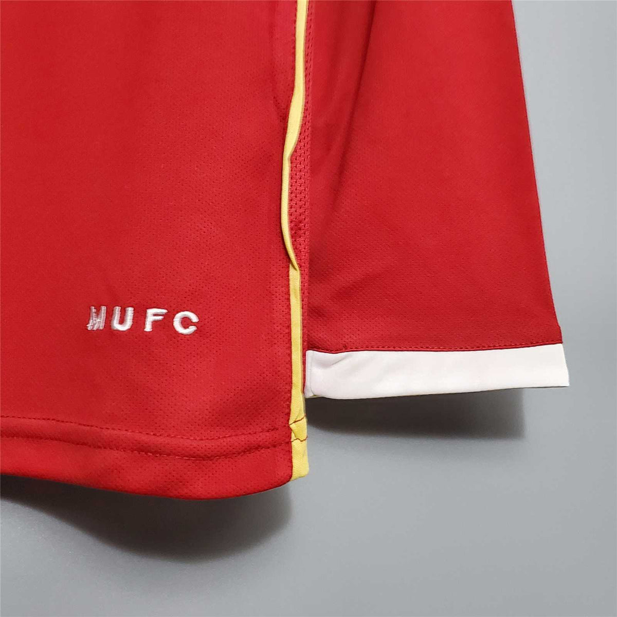 MANCHESTER UNITED - LONG-SLEEVED RETRO HOME SHIRT 06/07