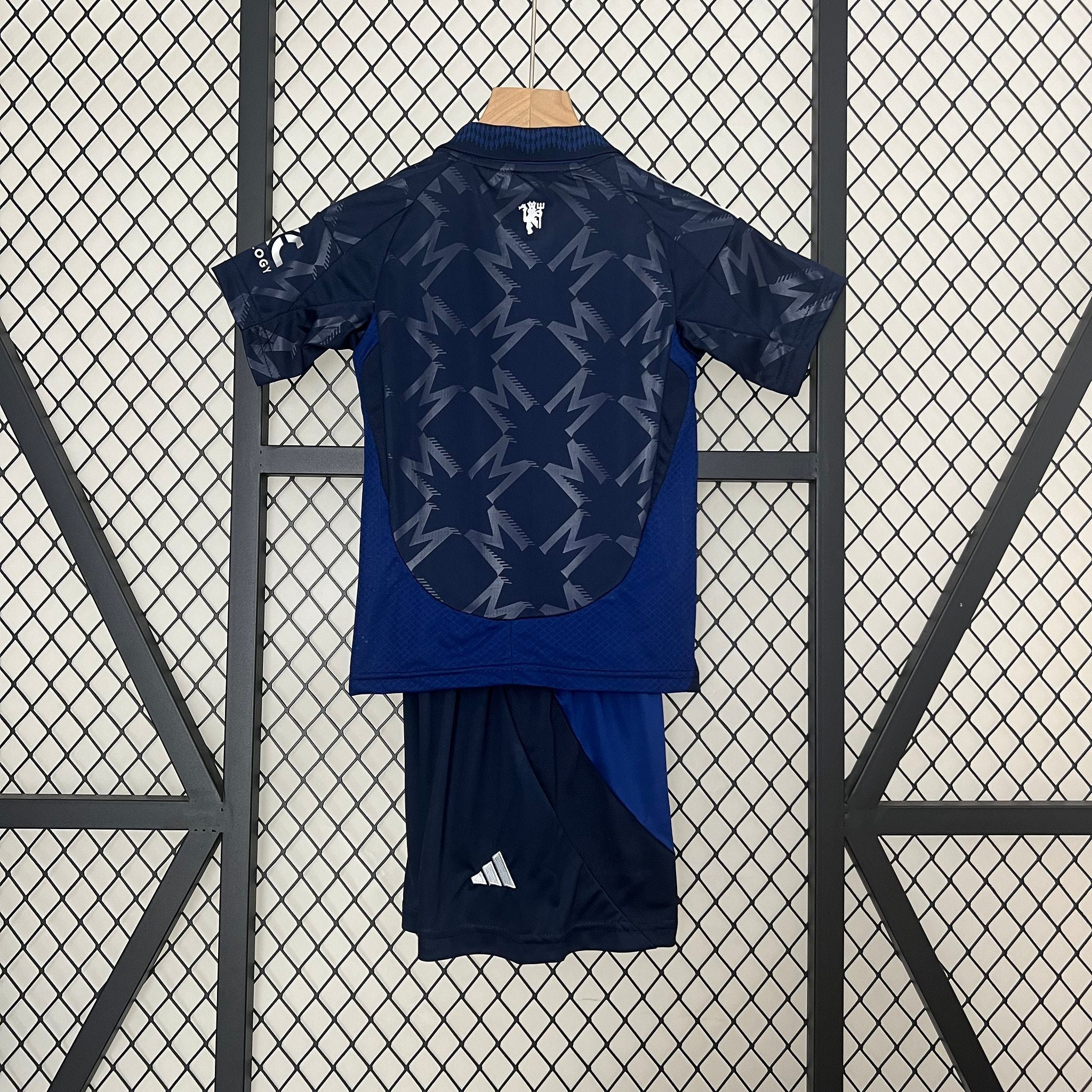 MANCHESTER UNITED - ENSEMBLE ENFANT EXTÉRIEUR 24/25