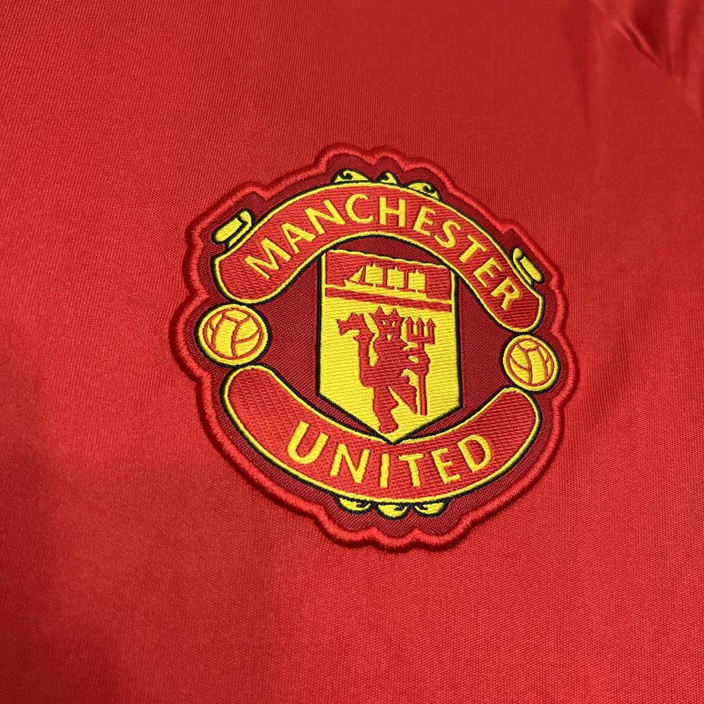 MANCHESTER UNITED - TRAINING JERSEY 24/25
