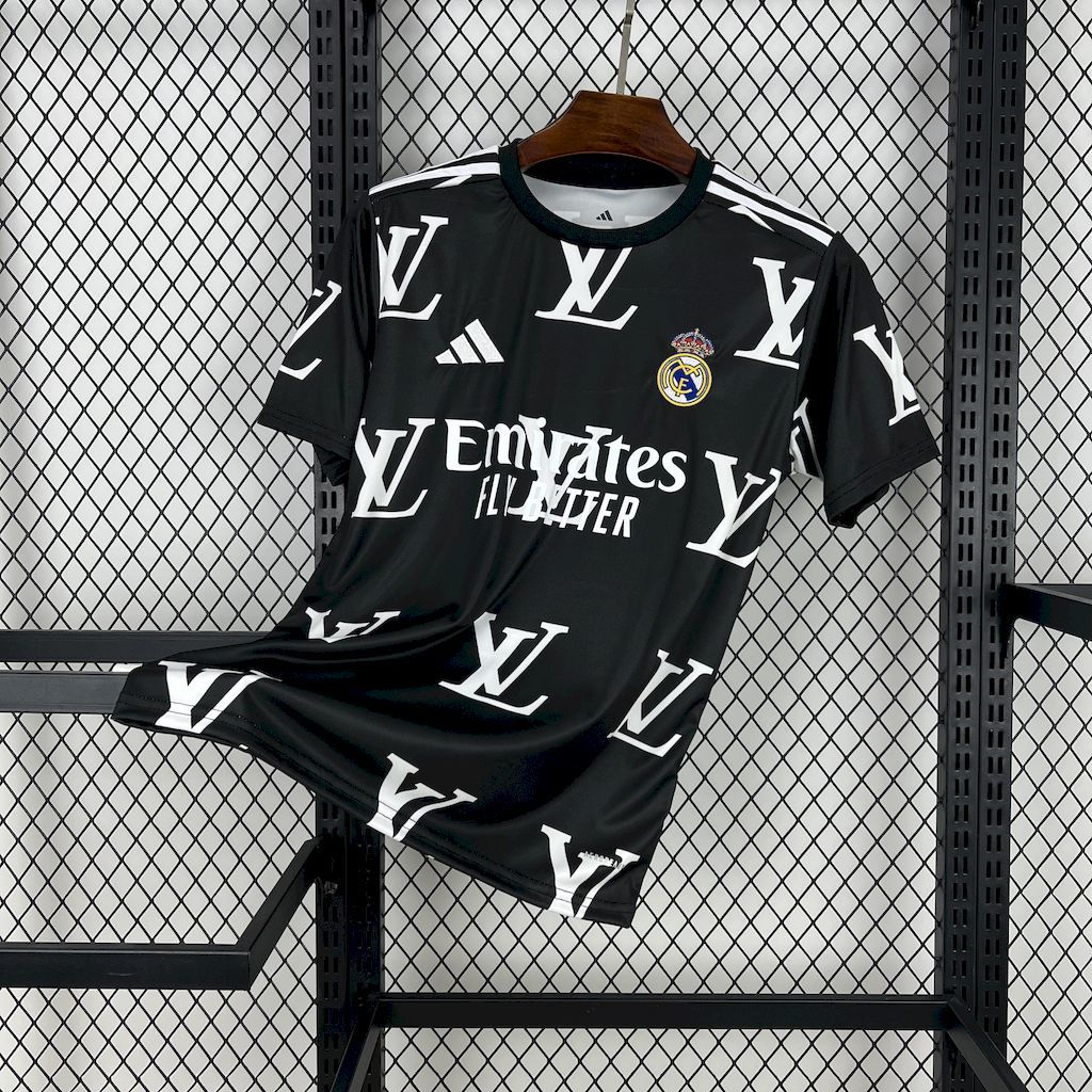 REAL MADRID - MAILLOT CONCEPT 25/26