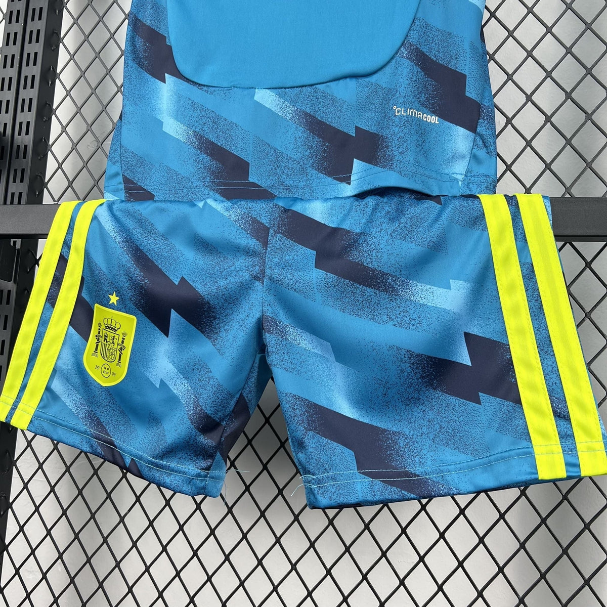 SPAIN - KIDS GOALKEEPER KIT 2026