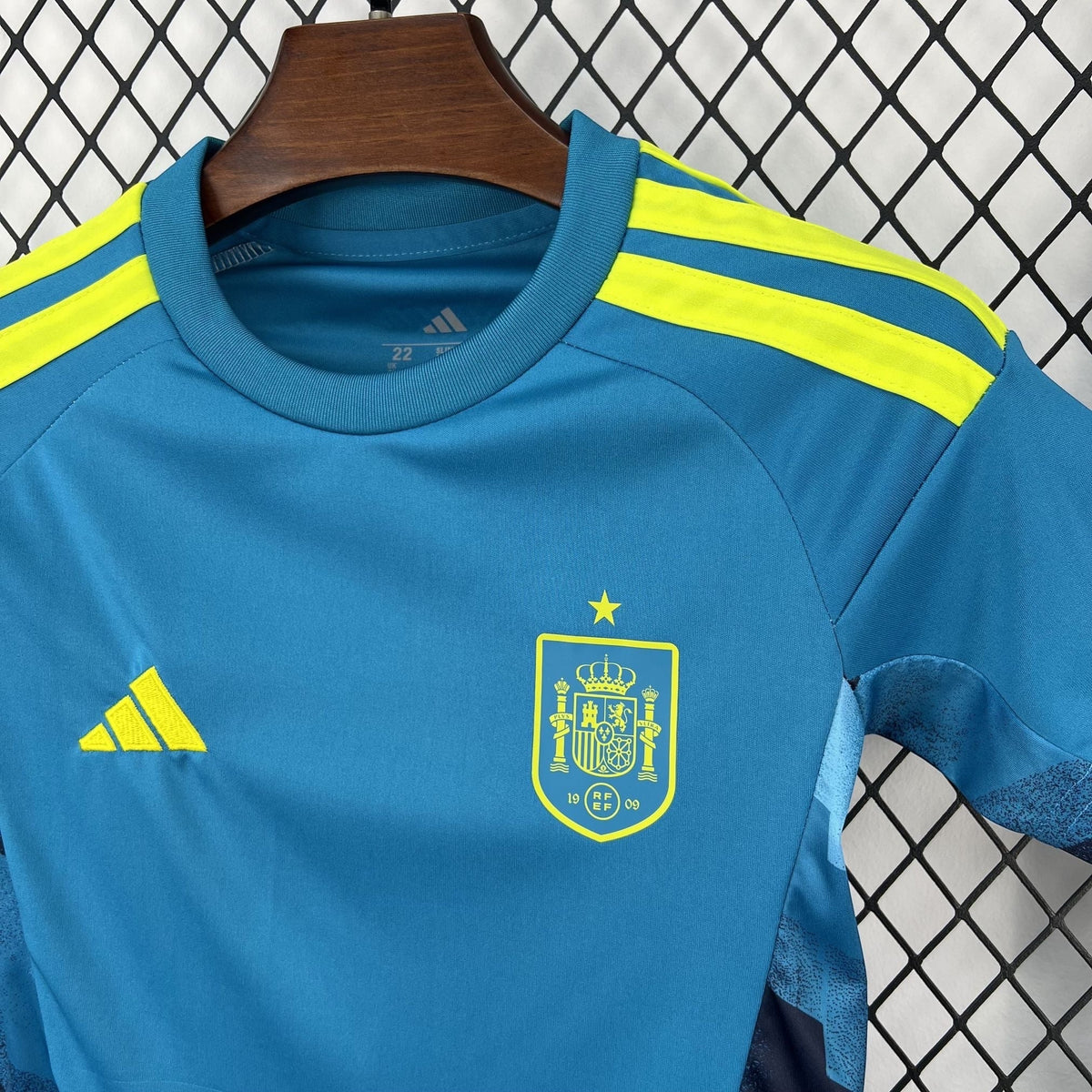 SPAIN - KIDS GOALKEEPER KIT 2026