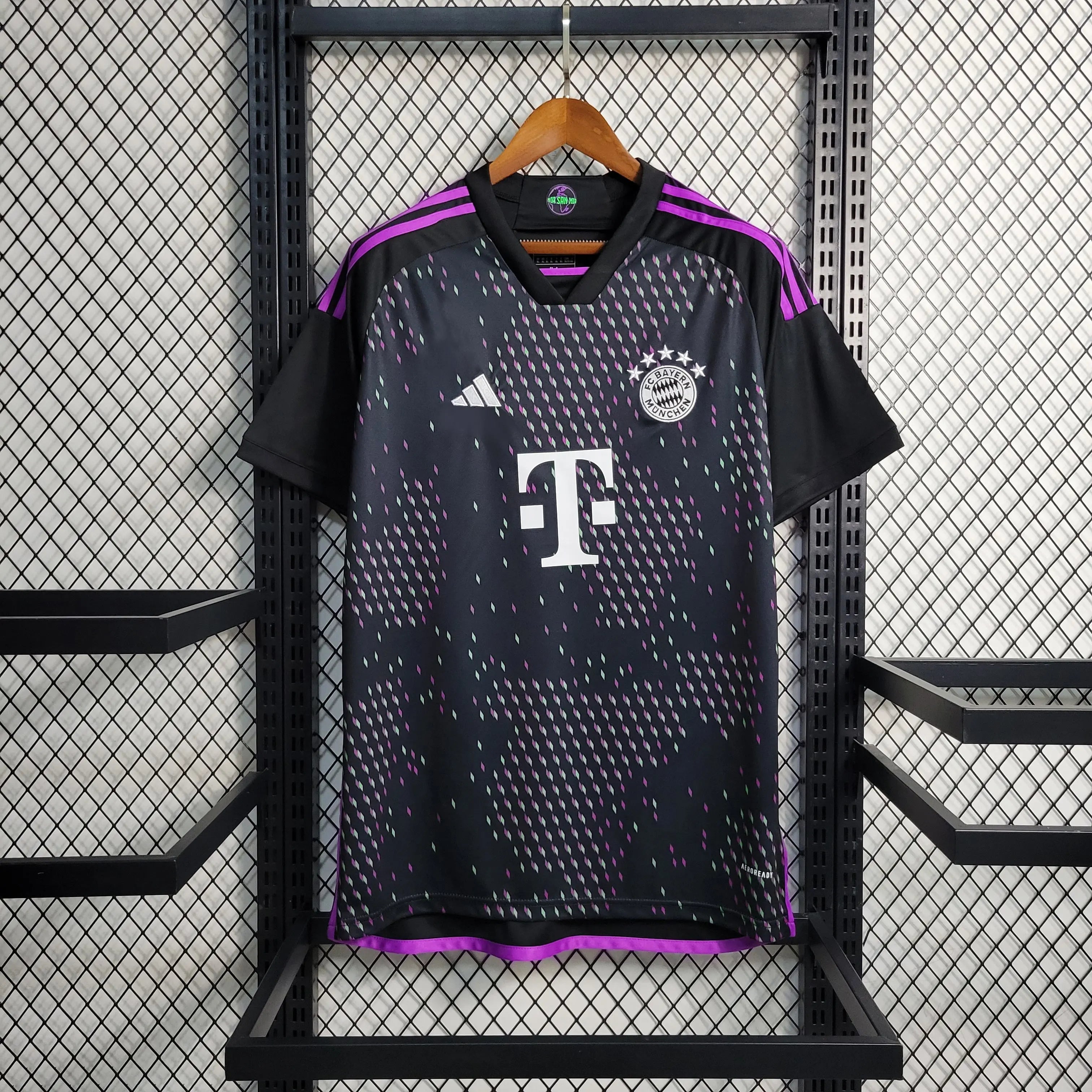 FC BAYERN - MAILLOT EXTÉRIEUR 23/24