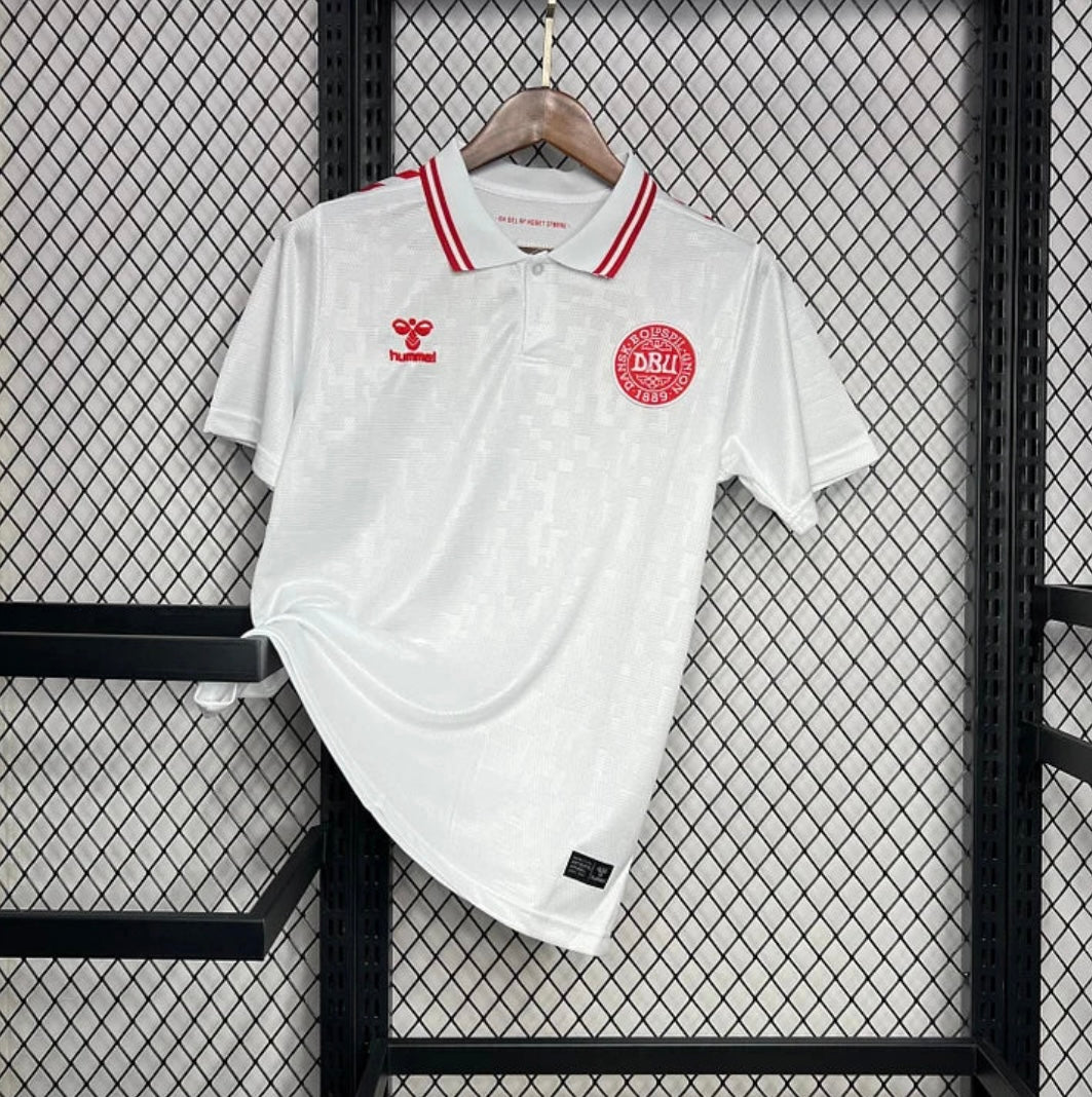 DANEMARK - MAILLOT EXTÉRIEUR 2024