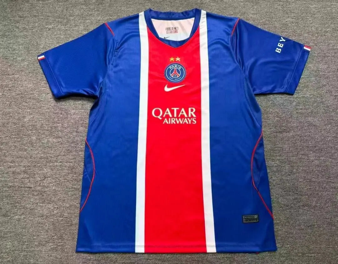 Maillot PSG 2 Étoiles Champions d’Europe 2025 – Bleu/Rouge