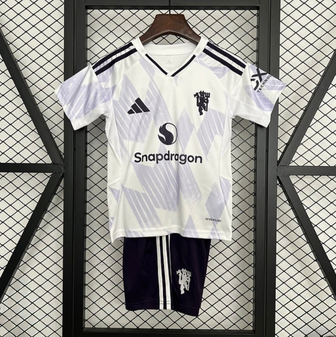 MANCHESTER UNITED - KIDS' AWAY KIT 25/26