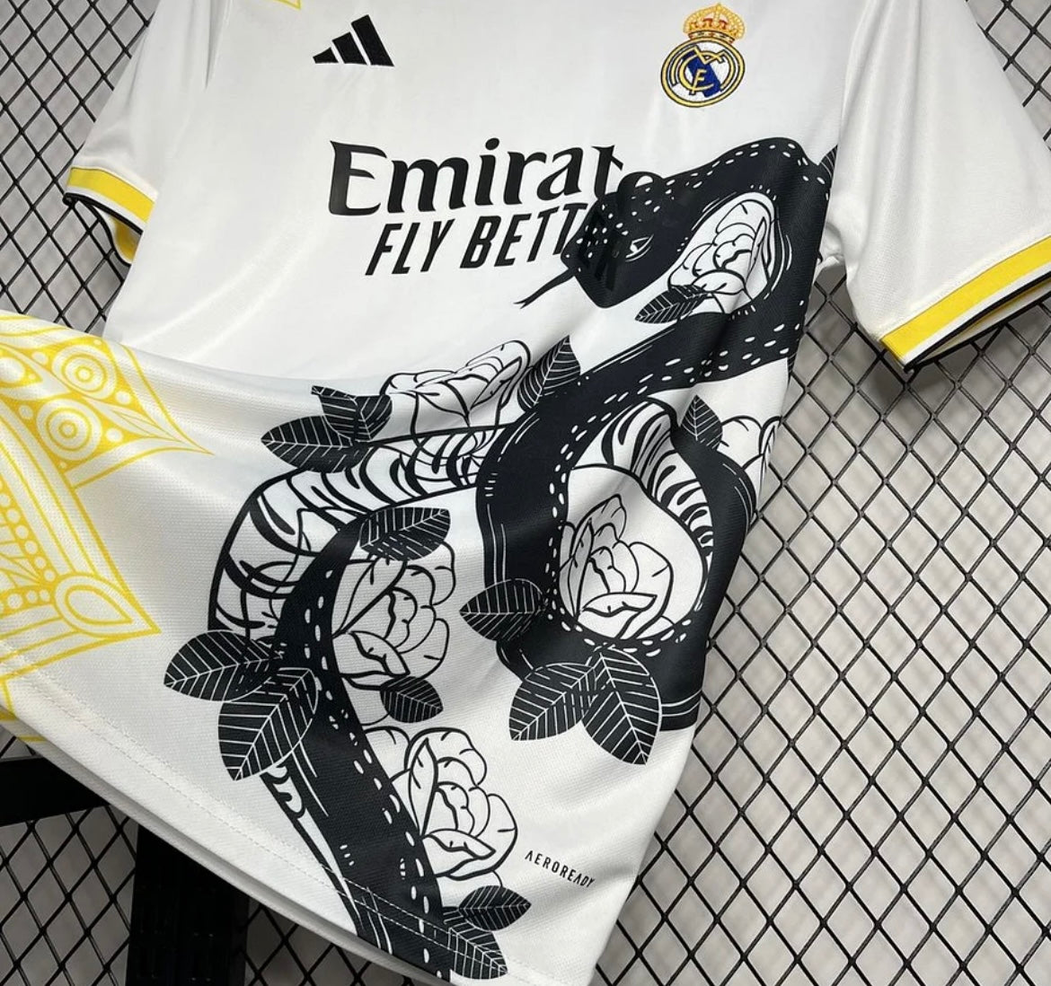 REAL MADRID - MAILLOT CONCEPT 24/25