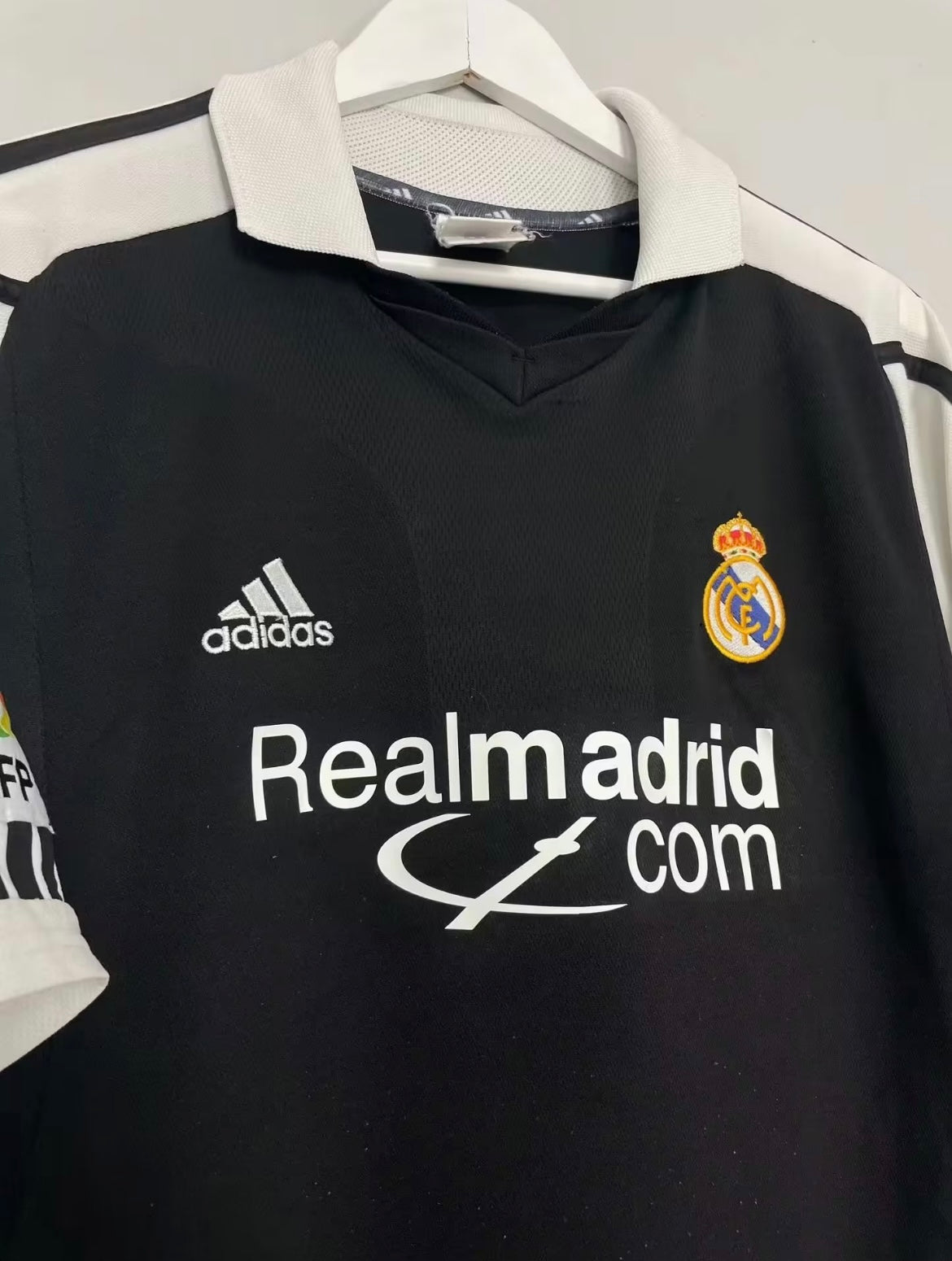 REAL MADRID - MAILLOT EXTÉRIEUR 01/02