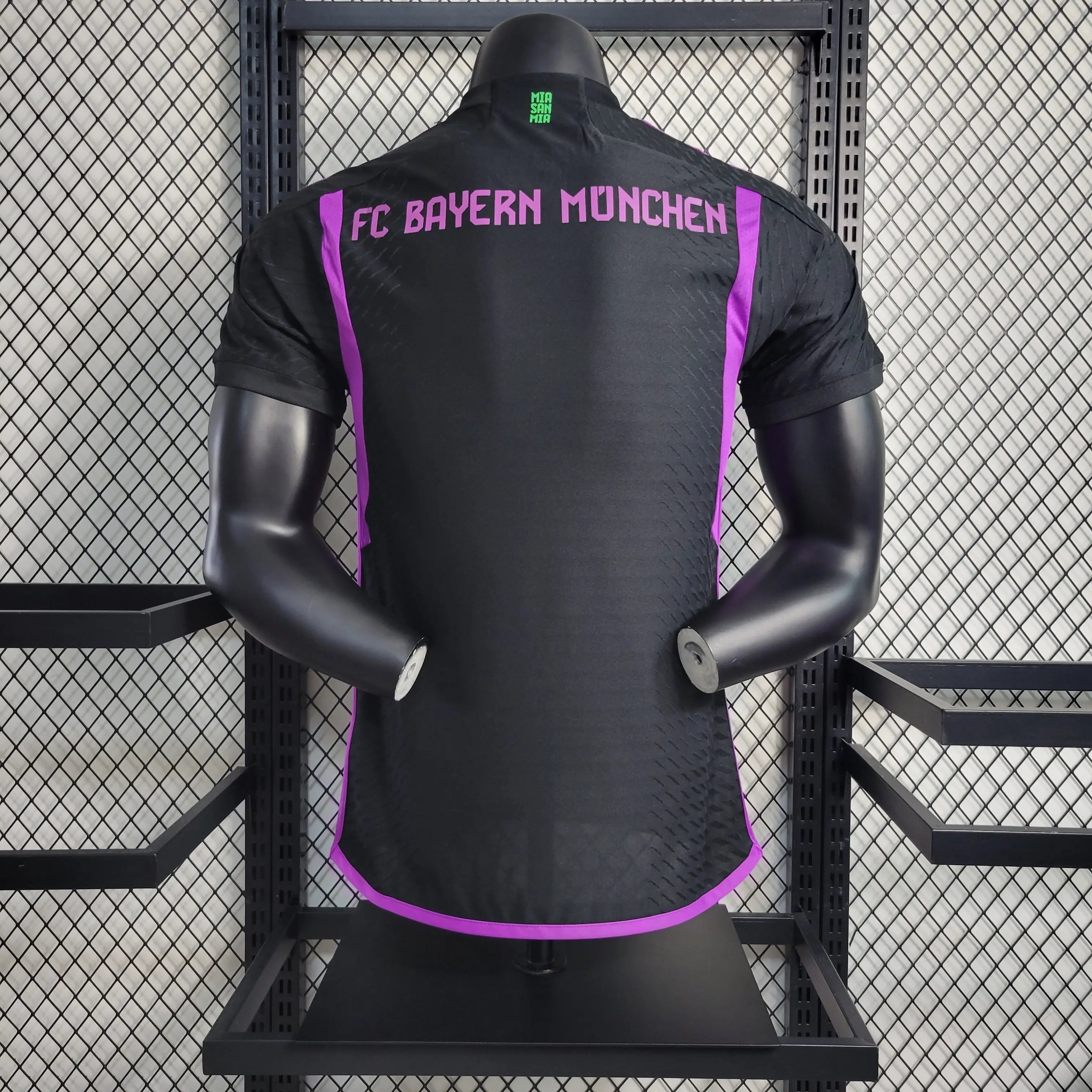 FC BAYERN - MAILLOT EXTÉRIEUR JOUEUR 23/24