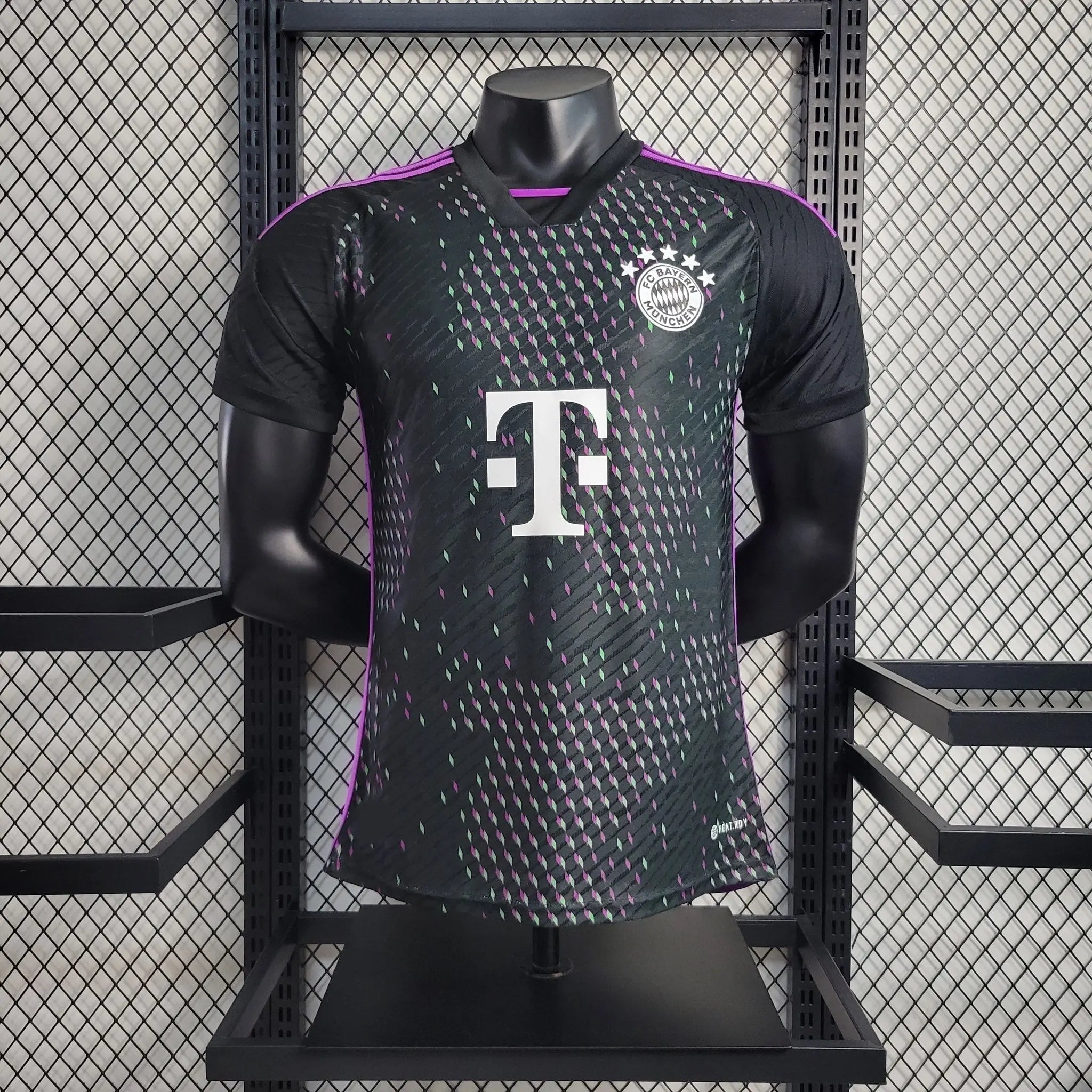 FC BAYERN - MAILLOT EXTÉRIEUR JOUEUR 23/24