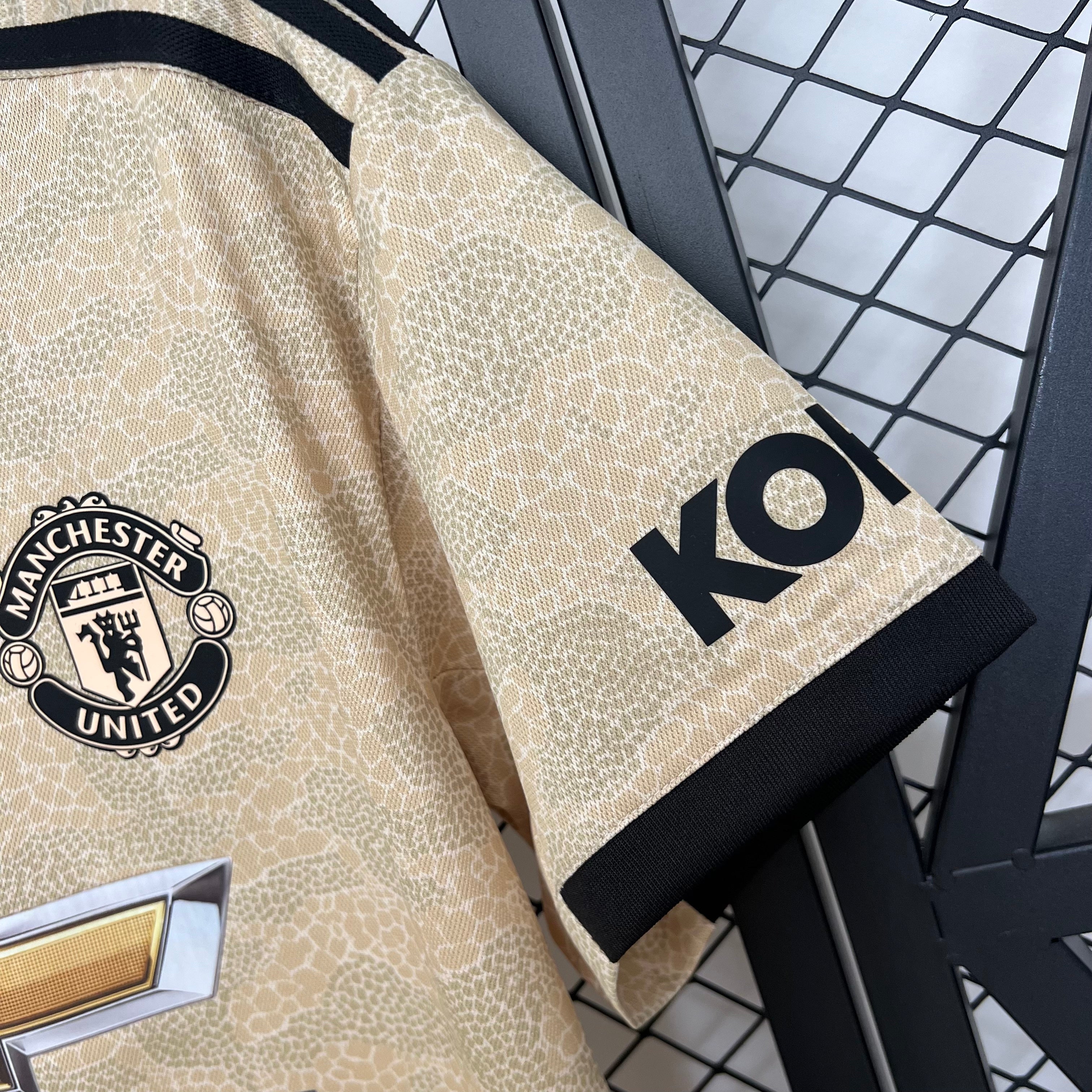 MANCHESTER UNITED - MAILLOT EXTÉRIEUR RETRO 19/20