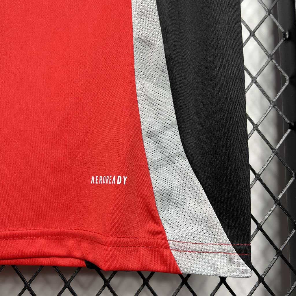 MANCHESTER UNITED - TRAINING JERSEY 24/25
