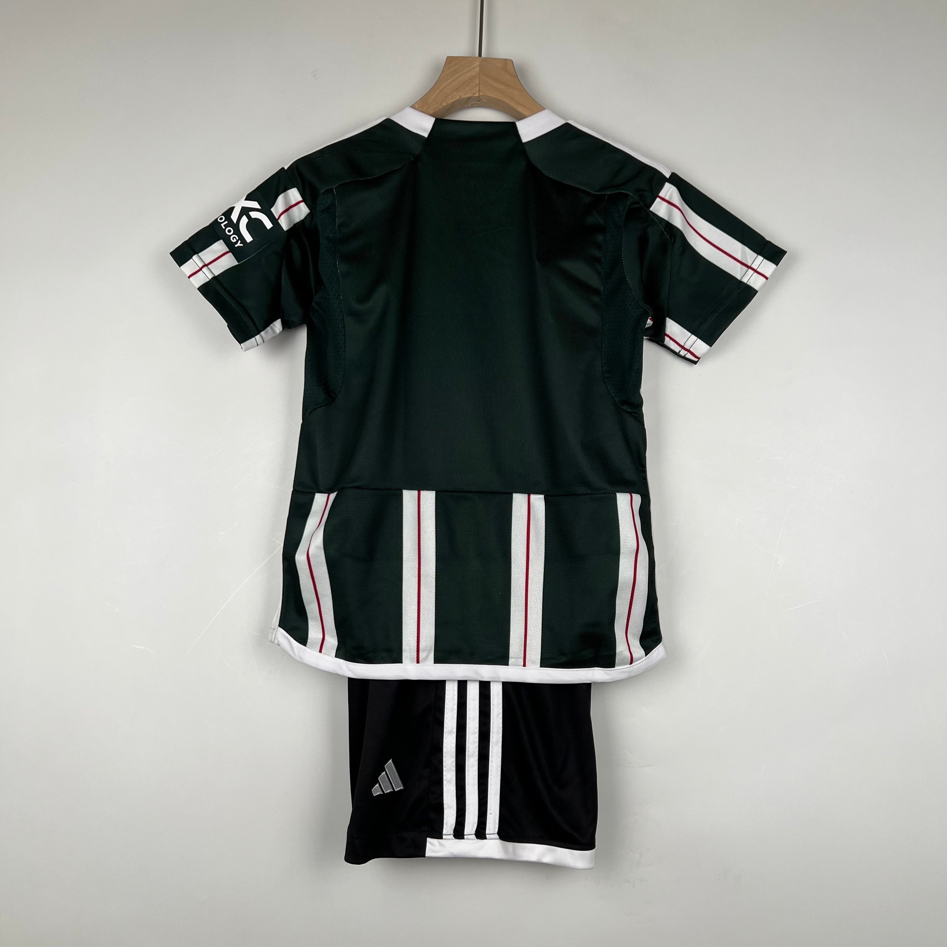 MANCHESTER UNITED - ENSEMBLE ENFANT EXTÉRIEUR 23/24