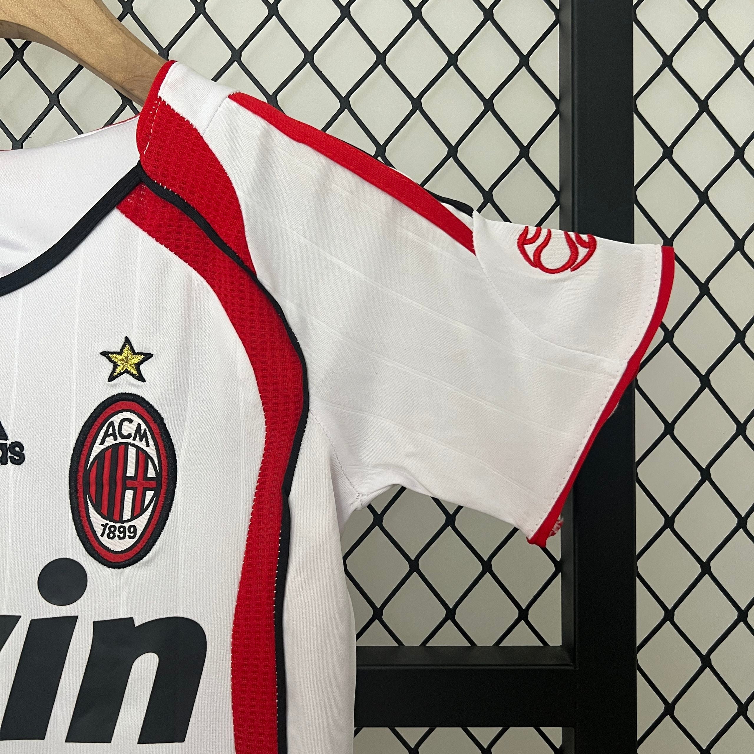 AC MILAN - ENSEMBLE ENFANT EXTÉRIEUR RETRO 06/07