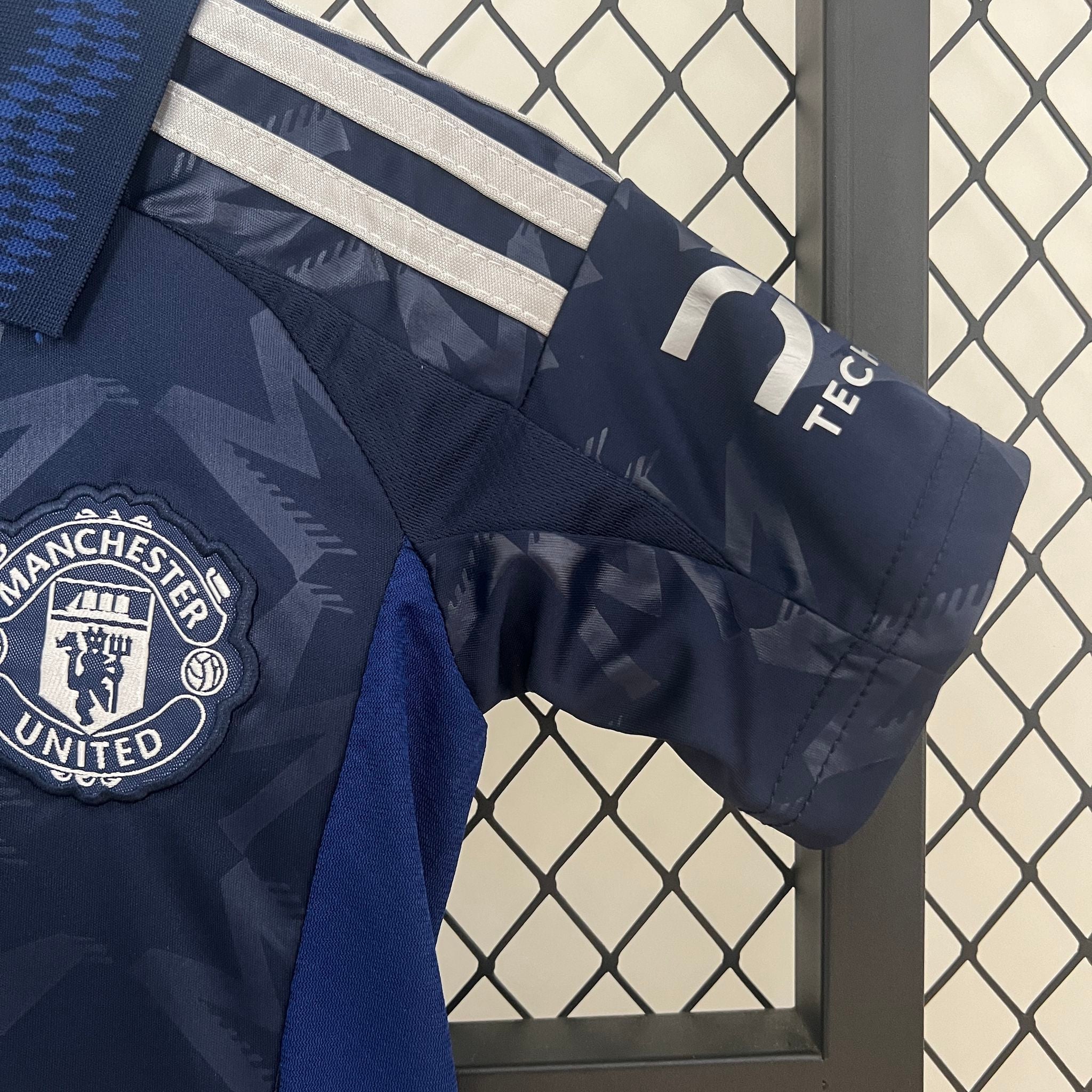 MANCHESTER UNITED - ENSEMBLE ENFANT EXTÉRIEUR 24/25