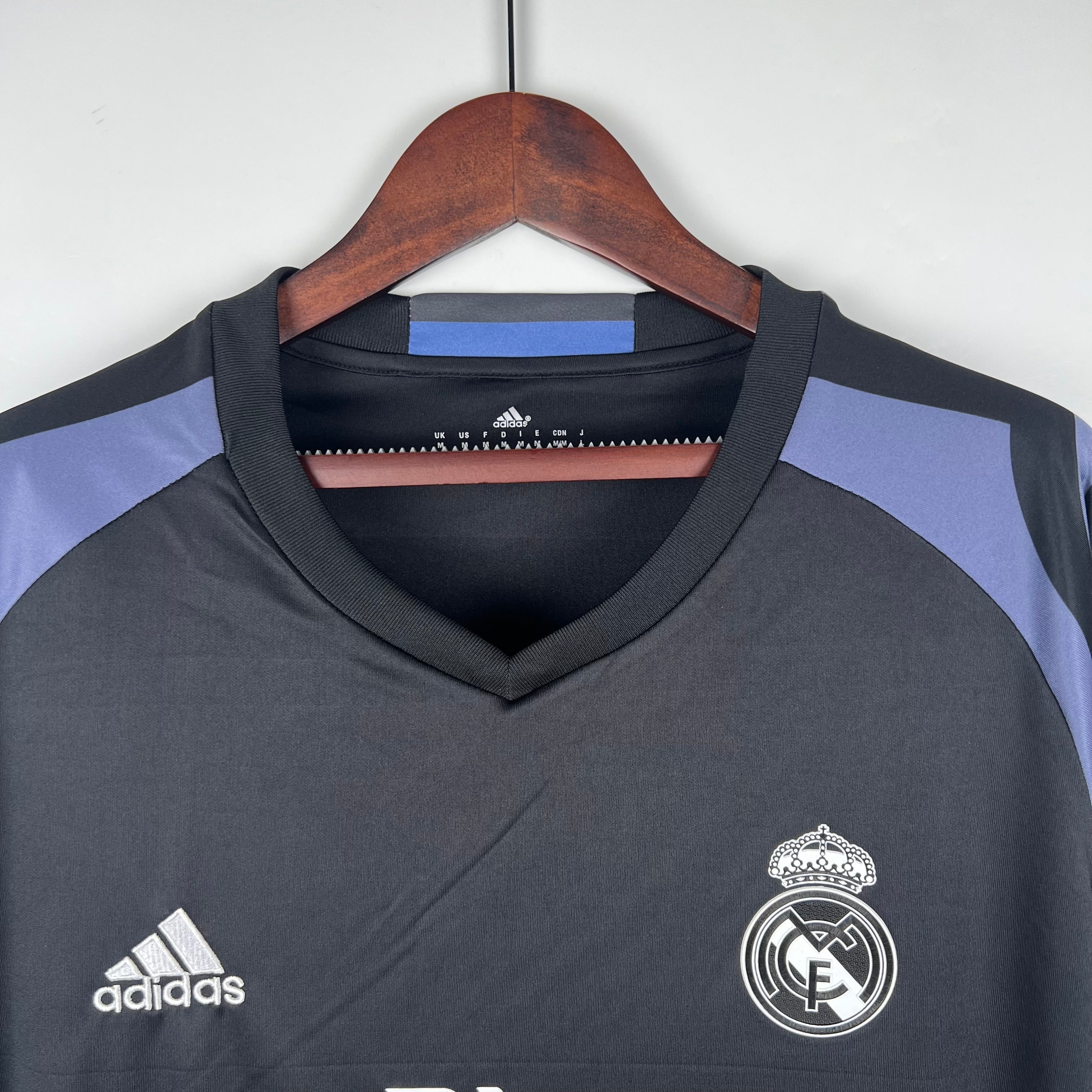 REAL MADRID - MAILLOT EXTÉRIEUR THIRD MANCHES LONGUES RETRO 16/17